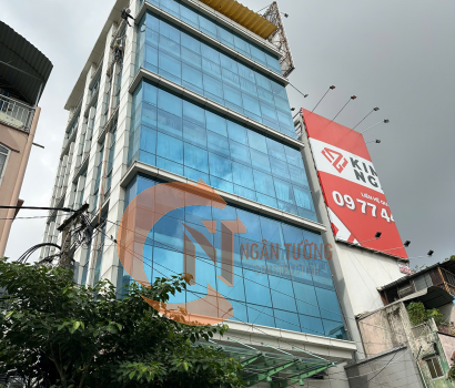 Vệ sinh kính tòa nhà văn phòng HALO -  Quận 4, TP. HCM